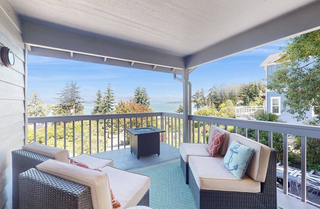 Family-friendly getaway with deck, gas grill, W/D and wood stove