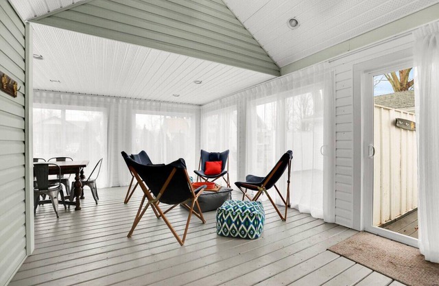 Family friendly Getaway- Steps to the beach!