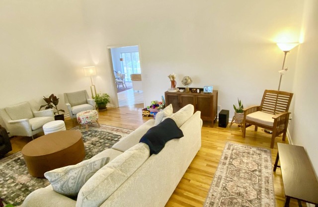 Family-friendly getaway walk to beach in private community, w/ park, playground