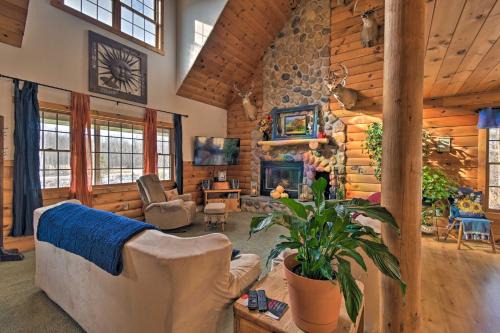 Family-Friendly Gresham Getaway with Game Room!