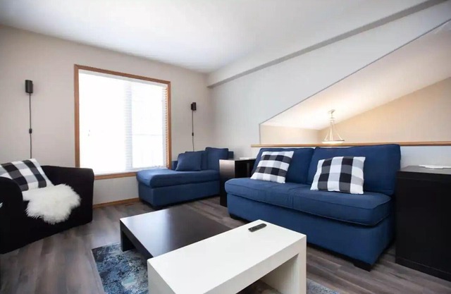 Family-Friendly Haven in Trendy South Osborne: 5-Star Comfort and Convenience!
