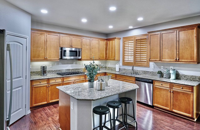 Family-Friendly Haven & Furnished Home with Spacious 5 Bedrooms, for Long Stays