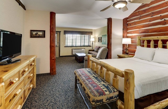 Family-Friendly Haven w/ Indoor/Outdoor Pool, Near Downtown La Crosse