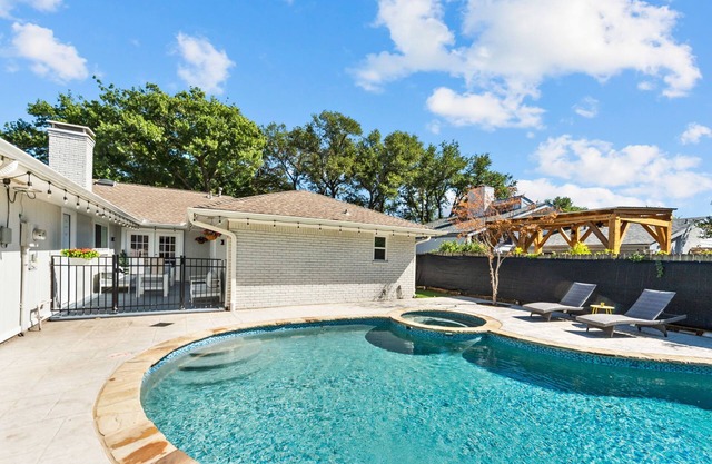 Family Friendly, Heated Pool Spa, 2 King Beds, Games, Grill, Cornhole, Foosball