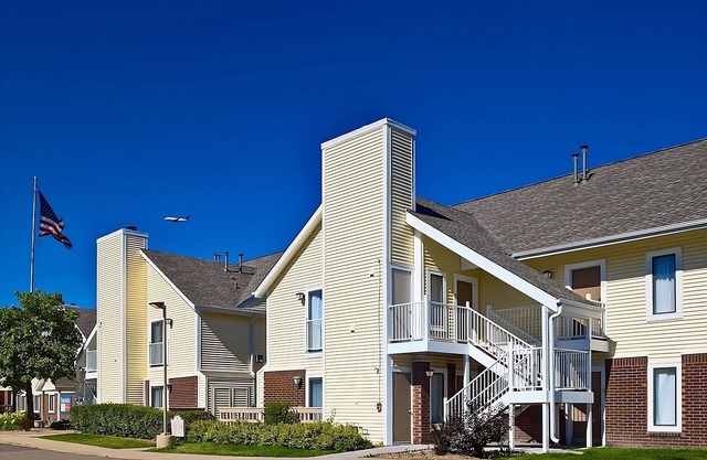 Family-Friendly Hotel near St. Louis: Comfortable Stay with Free Parking