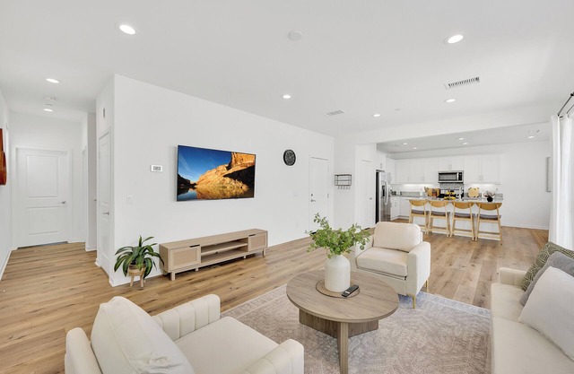 Family-Friendly Home Near Airports, Perfect 4 You!
