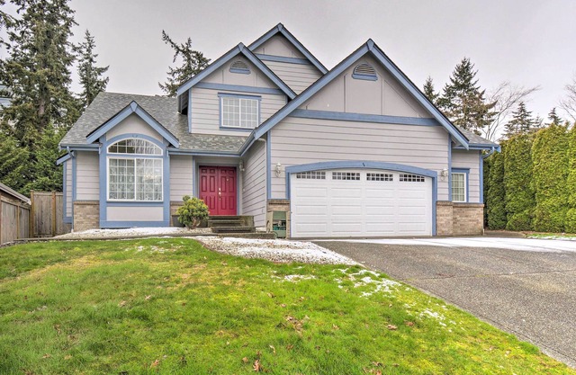 Family-Friendly Home ~ 20 Mi to Seattle!