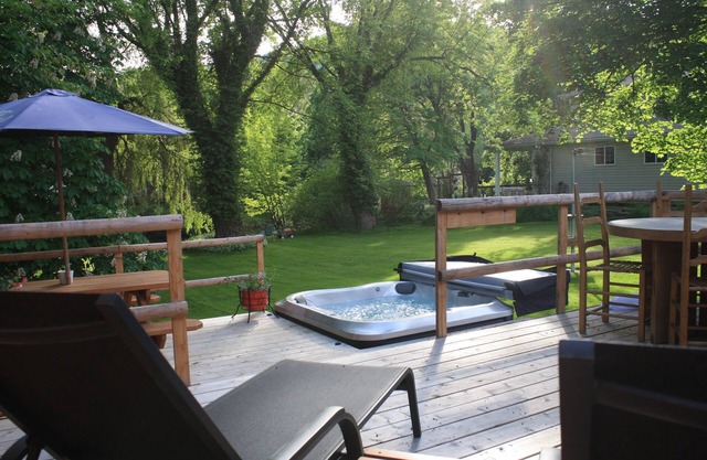Family-friendly home base, great location for your winter or summer travels!