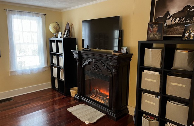 Family friendly home getaway with big yard close to all St Louis has to offer.