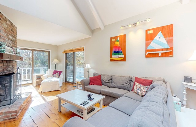 Family-friendly home in the trees w/ wraparound deck - near beaches