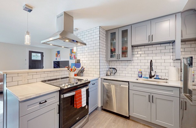 Family-friendly home near Seward Park in Seattle with patio, gas grill and Wifi