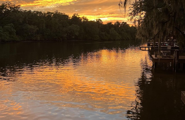 Family friendly home on San Bernard River - GORGEOUS sunsets!!