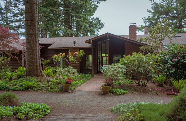 Modernes Haus auf 20 Hektar; Whirlpool, Obstgarten, Wanderwege