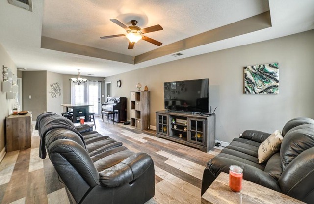 Family-Friendly Home 9 Mi to Clarksville Speedway