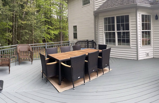 Family Friendly Home Close to the Saratoga Race Track, Sleeps 10 comfortably