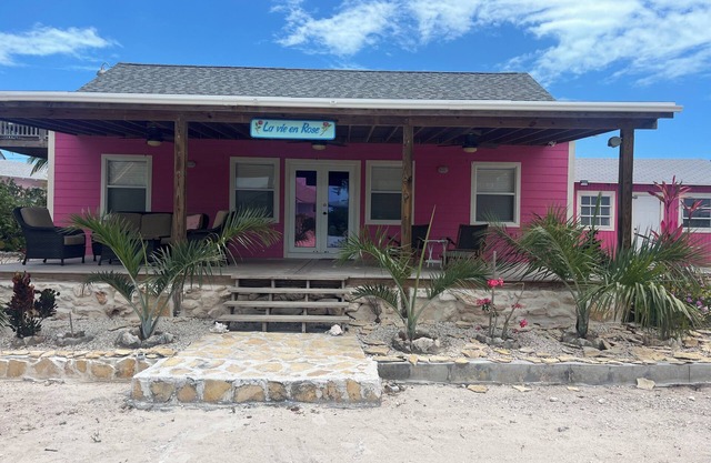 Family friendly house, La Vie en Rose 2 min walk to Tropic of Cancer