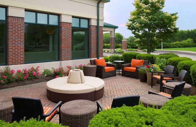 Family-Friendly Inn Near Shops at Somerset Square: Free Parking, Pool, 4 Units