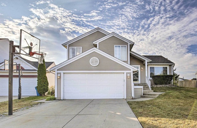 Family-Friendly Kentwood Home ~ 11 Mi to Dtwn
