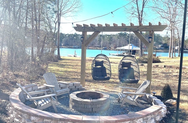 Family Friendly Lakefront Cottage/ Home Theatre/ Bunk room