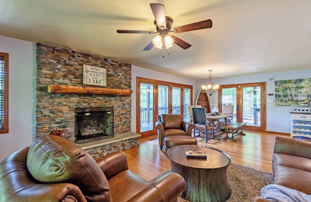 Family-Friendly Lakefront Retreat – Private Dock, Hot Tub & Endless Fun!