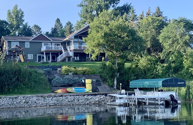 Luxus Lake Home mit großer überdachter Terrasse für 15 bis 22 Fuß Ponton inklusive