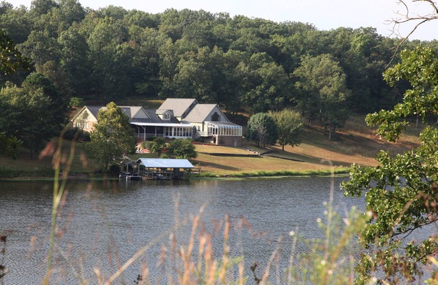 Familienfreundliche Lakeside Resort-like Home für Versammlungen, Exerzitien und große Gruppen