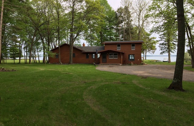 Familienfreundliche Leech Lake Home auf drei Hektar Lakeshore