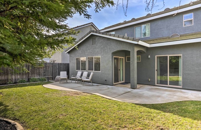 Family-Friendly Lincoln Home: 8 Mi to Casino!