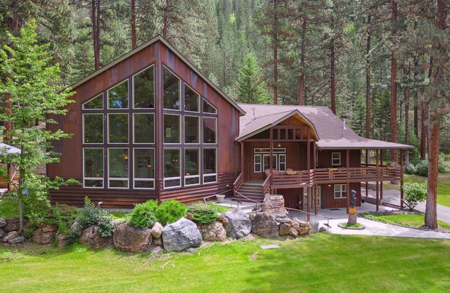 Family friendly lodge just west of Missoula