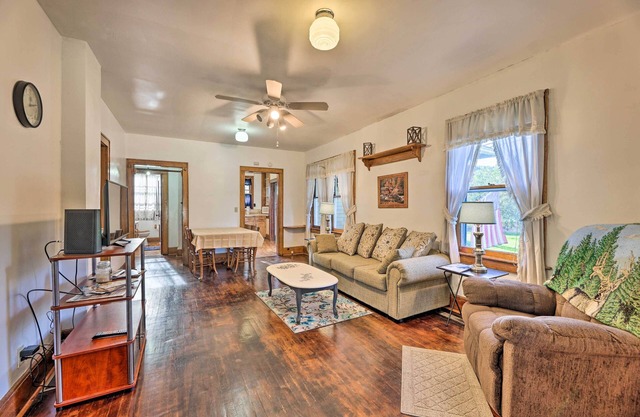 Family-Friendly Marlinton Home: Walk Downtown!