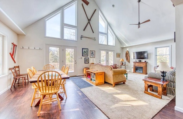 Family Friendly~Minutes to Hunter~Wooded Seclusion