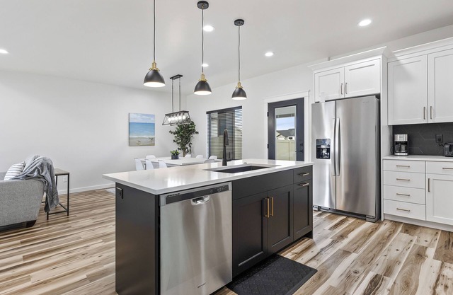 Family Friendly Modern Home | St. Lukes | Garage