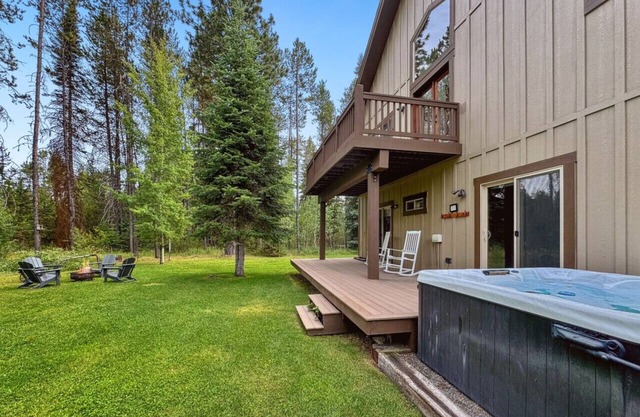 Family-Friendly Cabin W/ Mountain Views and Hot Tub