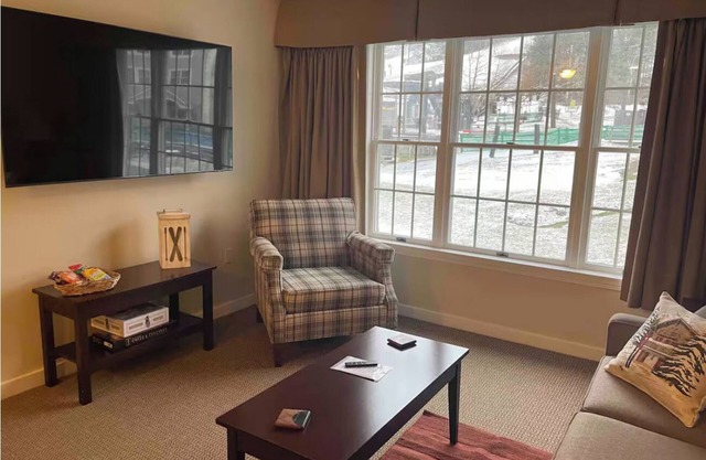 Family-Friendly Mountain Retreat at Jiminy Peak, ski on/off, fitness, pool