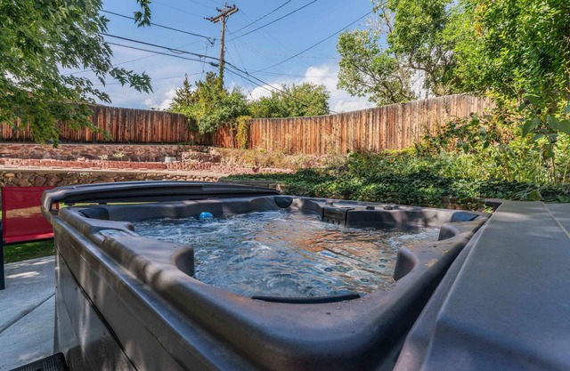 Family Friendly Mountain Views- Hot Tub- Foosball
