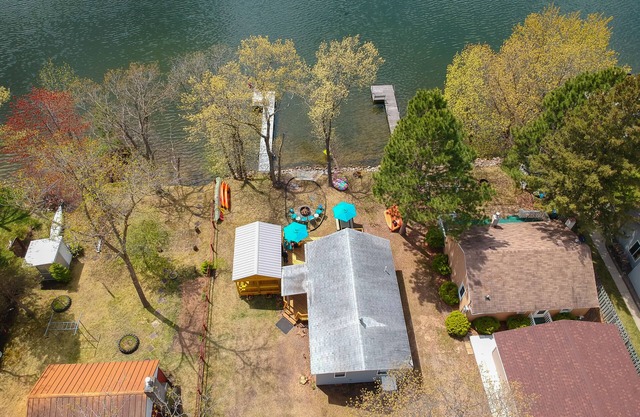 FAMILY friendly 2 bedroom cabin. Close to the city with way up north feel .