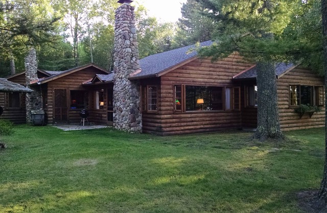 Familienfreundliches Northwoods Cottage & Guest House am wunderschönen Crystal Lake