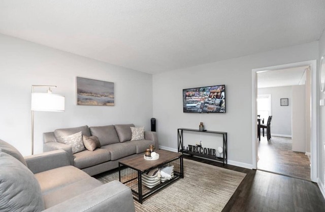 ✭3 Meilen bis Ft Campbell + Fenced Yard + ♚King Bed✭