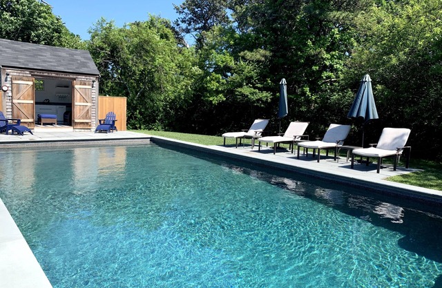 Beheizter Pool, großer, privater Hof und zu Fuß in die Stadt!