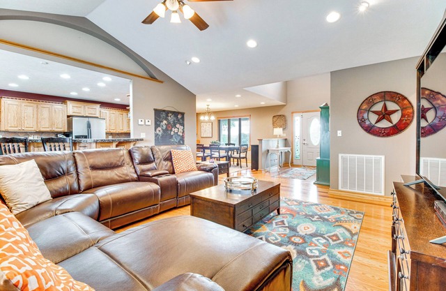 Family-Friendly Ozarks Getaway < 21 Mi to Branson!