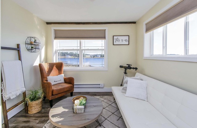 Family friendly, picturesque oceanfront cottage 1800 sq ft sleeps 9.