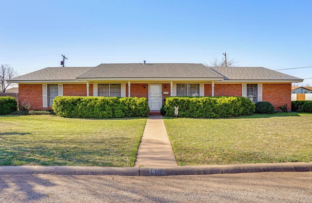 Family Friendly: Peaceful Home in Stamford!