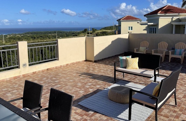Family- friendly penthouse in Aguadilla! Close to beaches and restaurants.