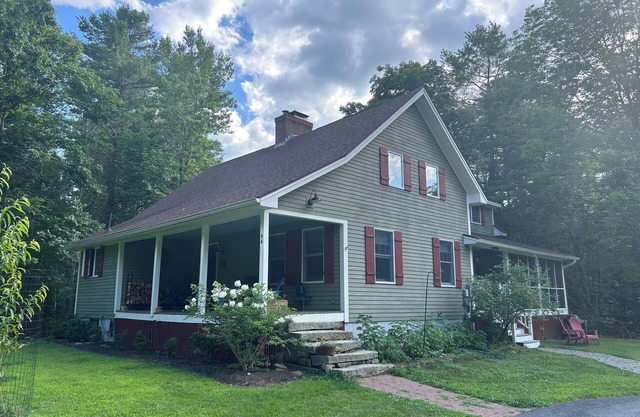 Family friendly pond-side retreat - Short distance to Bowdoin, beaches, hikes