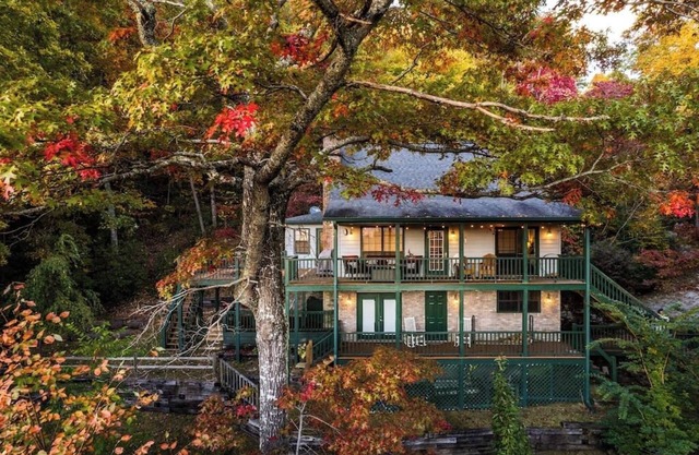 Family-Friendly, Private 2 Acres with Stunning Views