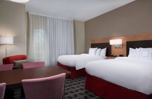 Family-Friendly Queen Studio Near Six Flags Over Texas, Local Hotspots