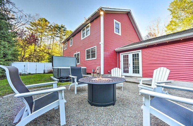 Family-Friendly Retreat with Hot Tub 1 Mi to Dtwn