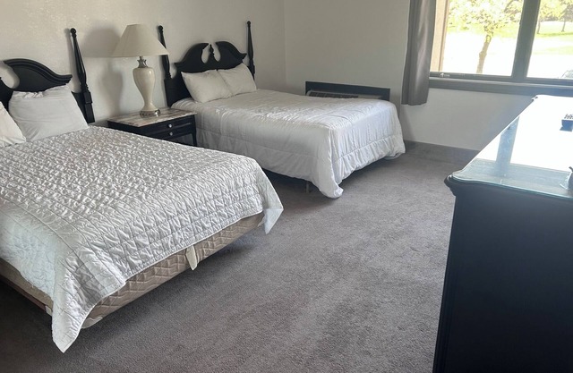 Family-Friendly Resort Living in Bay Valley – Pool, Golf, & Scenic Surroundings