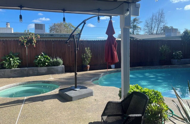 Family-Friendly Retreat with Large Pool near Modesto Perfect for relaxing.
