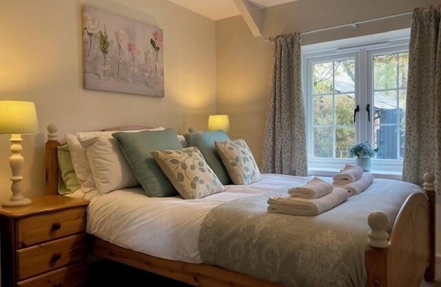 Family Friendly Rural Riverside 5-Bed Cottage